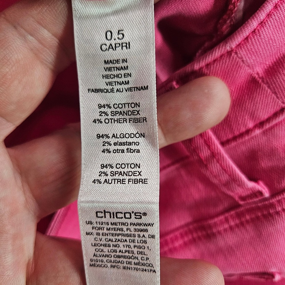 Chicos Perfect Stretch Girlfriend Slim Capri Pink Frayed Hem Pants 0.5 US 6 NEW - Picture 4 of 10